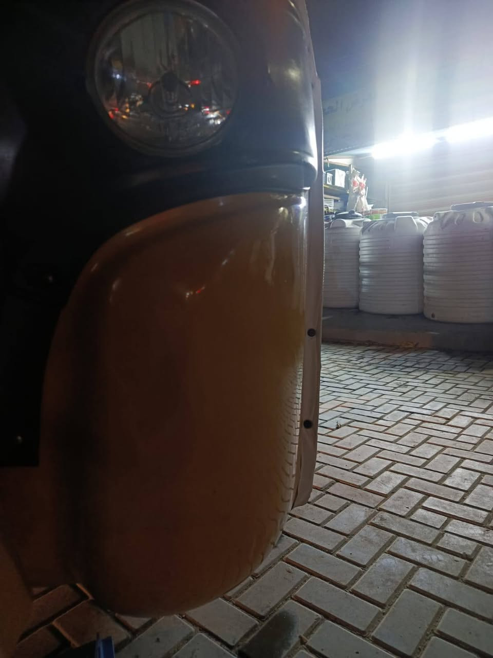 سلام عليكم تكتك للبيع موديل 21 رقم وسنوية مكينة خير من الله بيهة طخة فوك البكلايت صغير مثل ماموضح بصورة وبيهة خياسات قليلة كلش سعرهة 7500 بيها مجال بصيط للعلم بدون غراضض رقم هاتف ‏‪***********‬‏
