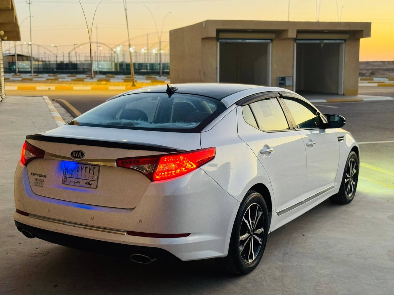 السلام عليكم
كيا اوبتيما
موديل 2013 
خليجي 
محرك 2400 DOHC
رقم بغداد 
تحويل مباشر 
المواصفات 
فول ماعدا البنوراما 
تحكمات ستيرن 
شفتات 
شاشة اندوريد
اشارات بل مري
كشن كهرباء 
جلد 
ويل كب كروم 
نقطة عمياء 
بصمة 
السيارة مقفولة من الصبغ والتبديل 
بيها شخط صغير بل باب فقط 

السعر 125$
مكان السيارة:الانبار/حديثة 
للأستفسار الاتصال:
***********
***********

