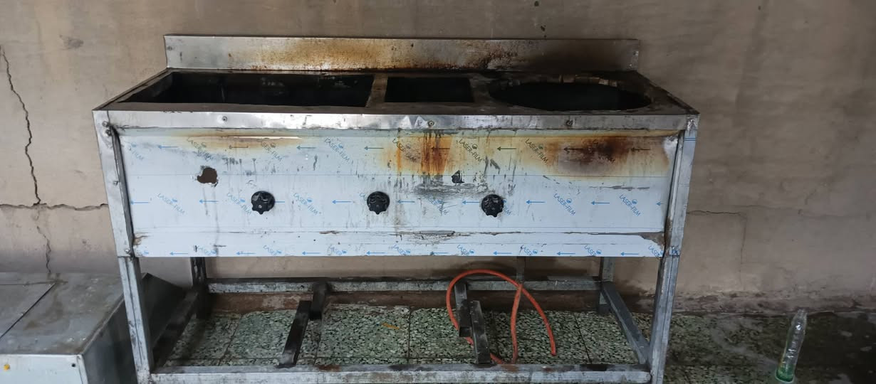 السلام عليكم يوجد غراض البيع شوايه دجاج وطباخ فلافل +فنكر +بركل لبيع  و مفرغه لشراي يتصل فيس أو تصال ***********
