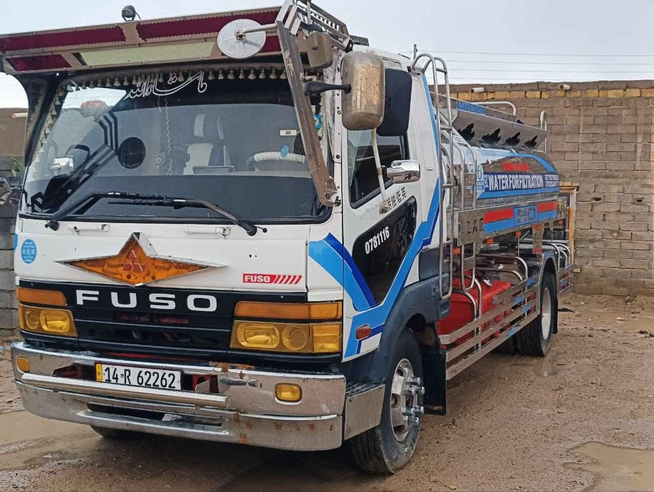 السلام عليكم فوزه بزون للبيع لسياره كفاله حته من لشخط لتانكي تفصال جديد صارله اسبوع  حموله 9 لسياره كامه كبل للشغل مكينه 16قبق اسود رقم بصره انكليزي 
مكان بصره قضاء المدينه 
الاتصال عله هاذا الرقم ***********
مراسله واتساب ***********
