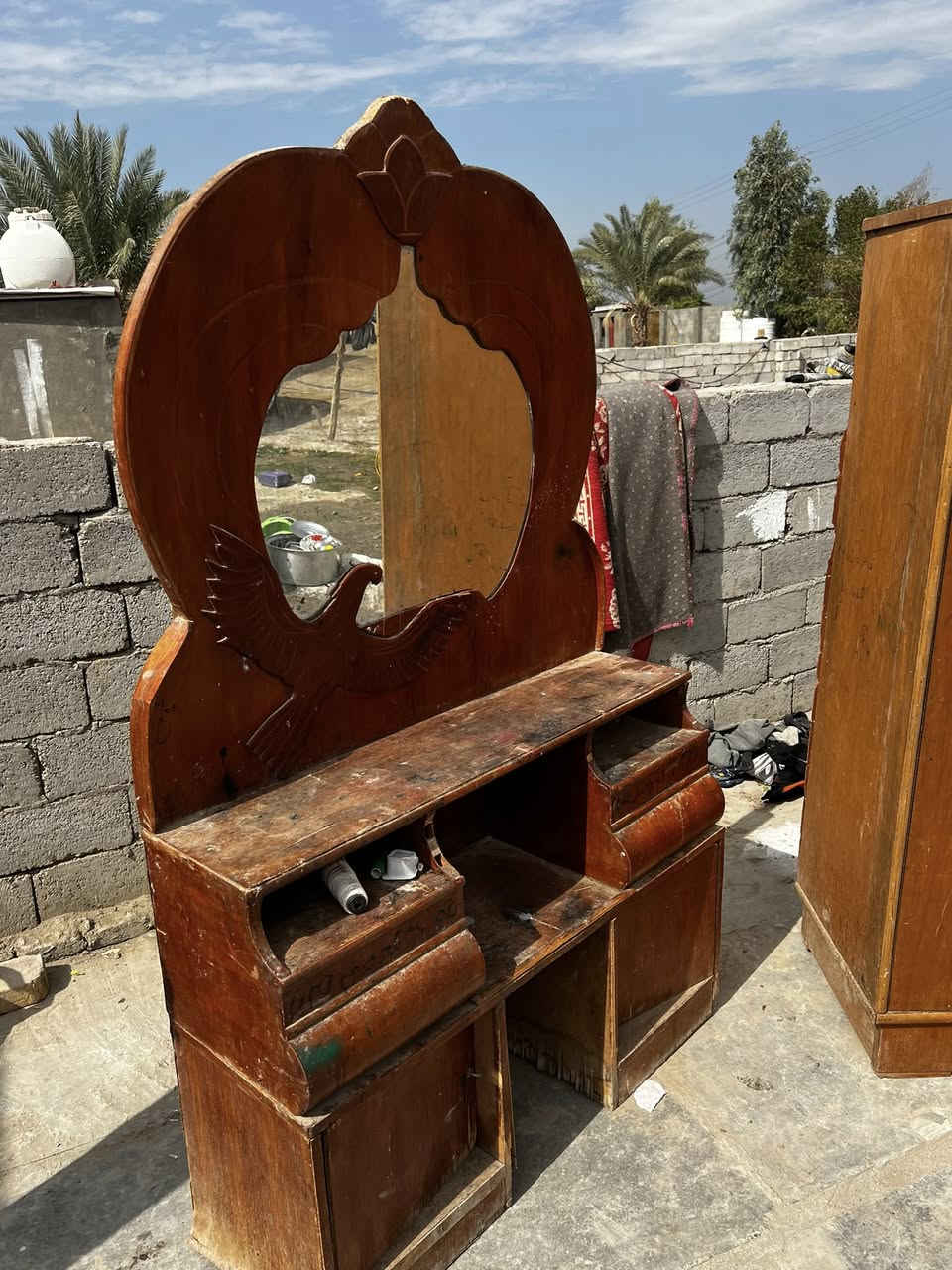 سلام عليكم خشاب للبيع نص عمر قيم وخذ  للتصال ***********
