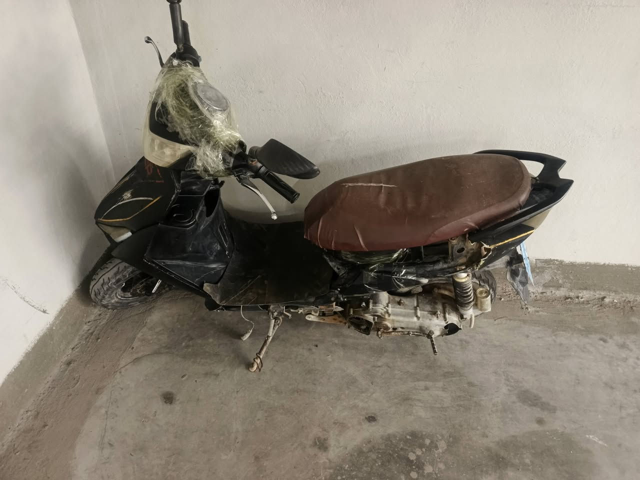 دراج رص للبيع متروك يراد له تعديل المحرك نضيف ما مجفت خلاص سعر 150 المكان الرمادي البعلوان ***********
