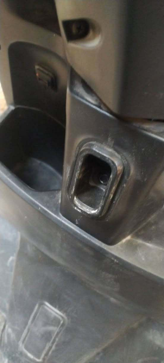 سلام عليكم دراجه شحن سايج
نوع سكنس رياضي
الدراجه بطاريته جدد 6بطاريت الكبار 72فولت 32امبير
لايتات على ناصي اشاير يمنه يسرة كلشي شغال
ملف 2000
كلشي بيهه البلادي ما الشركه
بس بيهه اشوي تفاصيل مثل التعلاكه و الكفر الي وره
الدراجه تخبل ذاك اليوم بدلت البطاريه وتجي وياي استاند تعليك وستاند موبايل وستاند جانبي رياضي اني خليته الأصلي موجود بل صندوق
وتجي وياه صندوق وتكدر اتشيله اتحط تجوه همين موجوده بل صندوق سرعته 60 حقيقي وتشغيل عن بعد و قفل p وقفل تاير و استيرن اطيني سعرك اذا عجبني بل عافيه مكاني بغداد الشعب رقمي *********** موجود بس رسايل ما موجود مخابر
