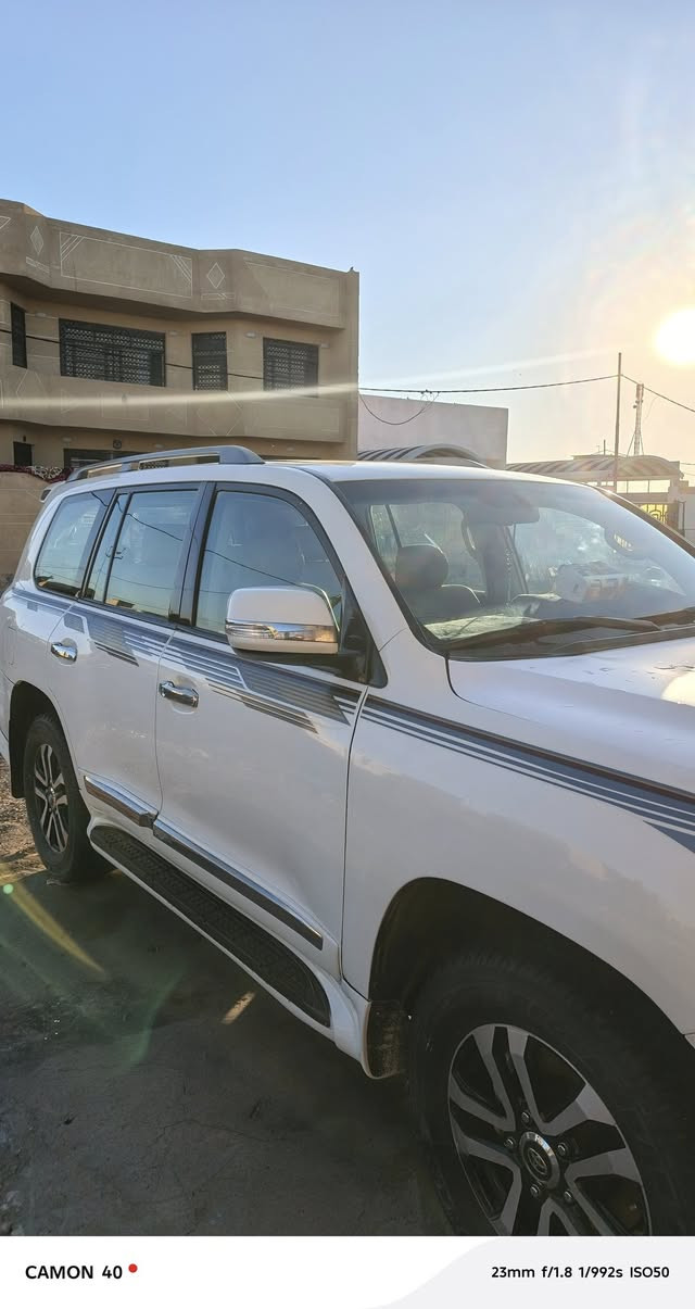 السلام عليكم تيوتا لاند كروزر لبيع مديل2009 محدث 2015 مكينه وكير واكسن وحداده مكفولة رقم جديد إنكليزي السيارة مصبوغة عام سيارة جديدة مابيه أي نقص السيارة بسمي تحويل ثاني يوم هزه جديدة مكان السياره  بغداد سبع البور السعر 230وبيه مجال  
***********
