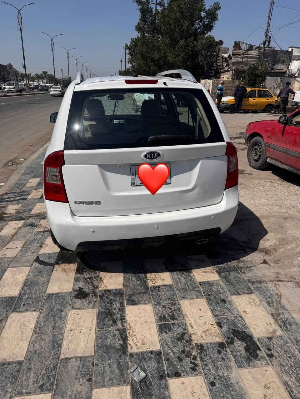 كارنز 2011 بغداد بيها بارد بلجاملغ الامامي مع تبديل بند نفس اللون ودعاميه اماميه مصبوغه 
مكينه جديده تبريد شغال سياره حلوه ماشيه 90 الف معروضه 125 $ مكاني بغداد
للاتصال ***********
