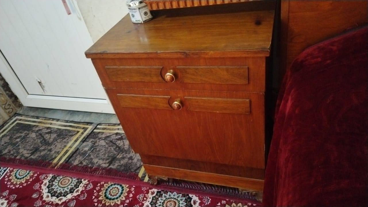 السلام عليكم مكلف بالنشر غرفة اخشاب للبيع الشراي يتصل***********
