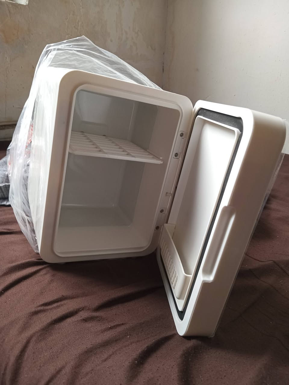 ثلاجه صغيره.تدفئه وتبريد  من امازون


**إذا كنت صاحب هذا الإعلان وتريد حذفه لأي سبب، رجاءا أرسل رسالة إلى الدعم الفني**