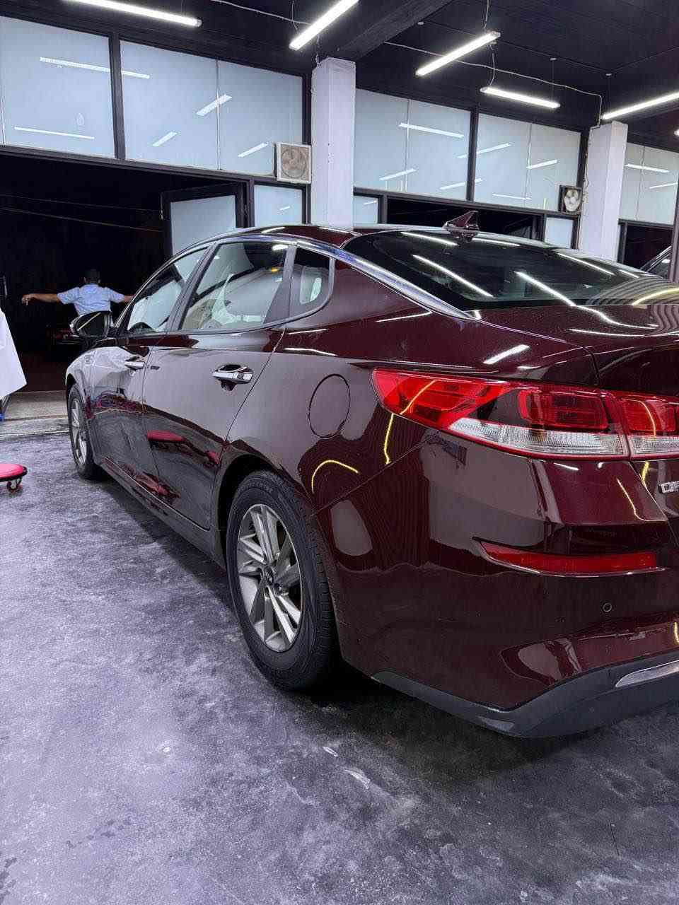 السلام عليكم كيا اوبتما 2019 للبيع 
موصفات السيارة fe
شاشه كبيره
رادرات اماميه جانبيه حساسات خلفيه
تحكمات استيرن  وباقي الموصفات عاديه 
حادثها موضح بالصوره  (بارد فقط) السياره كلين 
السياره بدون قطرة صبغ وبيها شخوط بسيطه 
السياره جاهزه ومابيها اي نقص 
رقم اربيل بسمي السياره تحويل ثاني يوم 
لسعر145 وبيها مجال للطيبين 
اي استفسار 
*********** كربلاء, العراق
