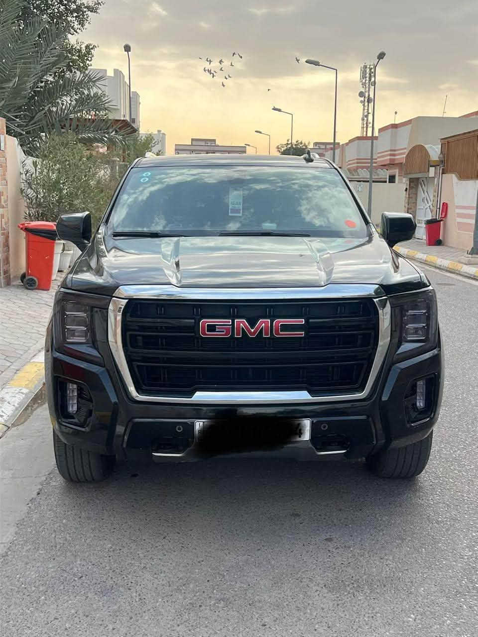 يوكن ٢١
لون اسود SLE 
خليجي مكفول ما عدا الجاملق الخلفي صفحة السائق بي بارد
السيارة جاهزة من كلشي 
ماشية ١١٢ الف 
سعرها ٤٢٠ وبيهة مجال لشراي
***********
