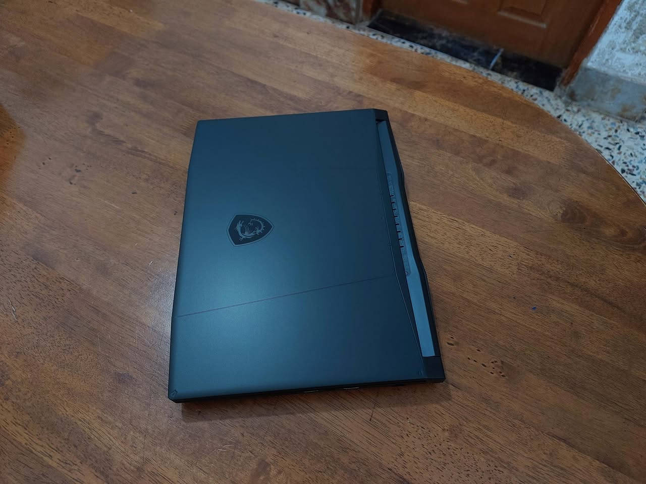 السلام عليكم ... عملاق المونتاج والبرامج الهندسية القوية والتصميم والالعاب من MSI   ....كرت شاشة قوي جدا  خارجي منفصل من نيفيدا   RTX5070   ...... معالج جيل 14 فئة H كور اي 7 من اقوى فئات المعالجات .... رام حجم   16   كيكا نوع DDR5 بتردد عالي جدا 5600  ...شاشة حجم 15.6 دقة  2K ( ضعف دقة ال FUL HD) بتردد 165 هرتز نوع IPS الوانها طبيعية مشبعة.......`ذاكرة خزن ضخمة تيرا 1000 كيكا  ..كيبورد  RGB ملون تكدر تتحكم بالوانه ...اللابتوب جديد ما مستخدم ميفرق عن الي بالكارتون بشي وسعرة جدا مناسب بالنسبة لمواصفاته  .. للاستفسار  ***********  او  *********** (واتس )
