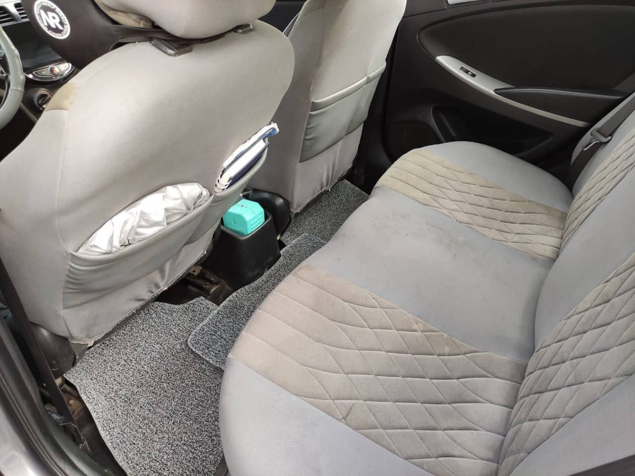 للبيع هونداي اكسنت 2016 ماشية 143 الف كيلو
اللون رصاصي رقم بغداد الجديد
مكينة 1400 cc كير CVT / 6 نمر اقتصادية
سنوية وهزة جديدة
خليجية بدون حادث 
بيها جراد قمارة موضح بالصور
كير ومكينة ممتازة
صدر جديد
زوج تايرات امامي حديد والخلفي جيد جداً

السيارة على ايدي وكله بانزين محسن واحسن نوعيات الدهن
وبيها مجال بسيط ان شاء الله
***********
