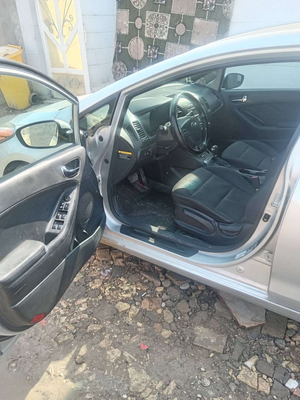 سلام عليكم كيا فورتي موديل 2015 وارد امريكي للبيع تبريد تدفئه شغاله مكينه وكير خير من الله السياره جاهزه من كلشي تحكم ستيرن ماشيه ١١٨ سونرها جديد سياره كلش نضيفه مرتبه الموقع: واسط عزيزيه 
السعر 110 وبيها مجال
***********
