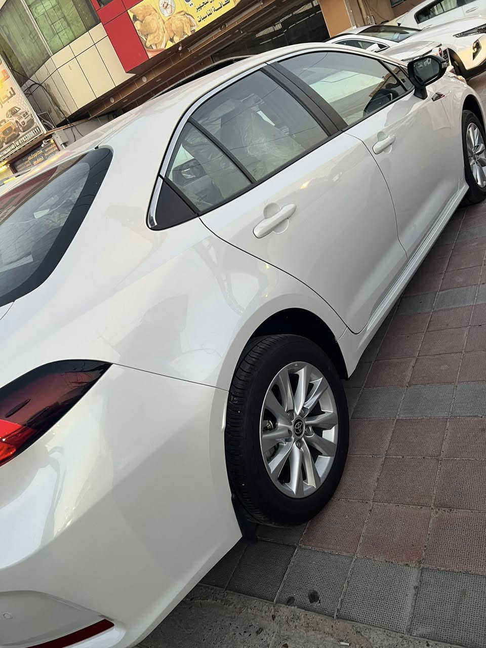 السلام عليكم
تويوتا كورلا ٢٥ بانزين فقط ساز ضمان 

ماشيه  ألفين 

كفاله من الرصعه بالكارتون 
رقم اربيل 
فوووول مواصفات 
مكان خالديه 
***********
