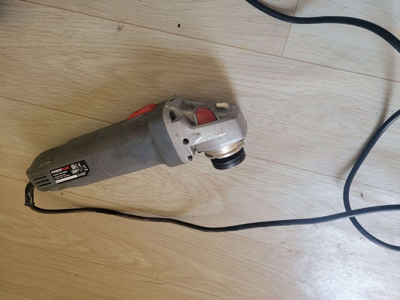 بيع مستعجل  .
السلام عليكم دريلات عارضها  للبيع  مثل ما موضح  بالصورة   بالة مااعرف  سبب  التوقف***********

