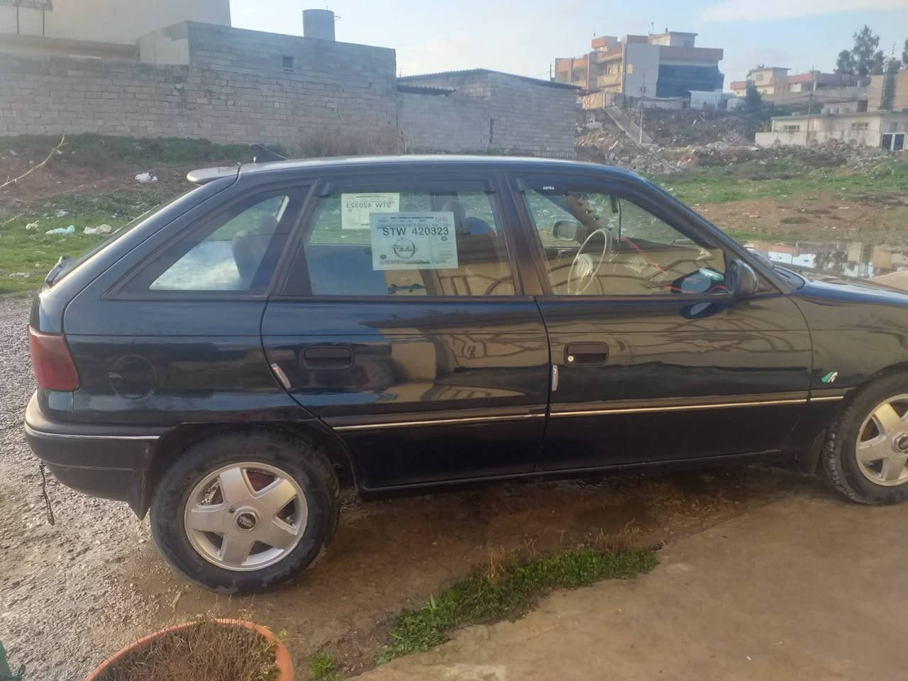 استرا للبيع موديل (93)
رقم جديد بغداد
كابون بانزين بيها 
شرط التحويل 
غرامات صفر 
طخم ورا وكدام جديد 
حجم مكينة 20 شرط
كير اوتو
تبريد بلادي شغال اي نقص مابيه

كهربائيات كلها شغاله 
سعر (54)وبيها مجال للطيبين 
استفسار ع رقم (***********)
***********
مابيها قطرة صبغ طخم تايرات دوشمة جديد مابيها اي نقص سيارة
