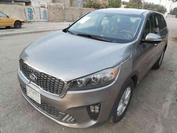 السلام عليكم سورنتو للبيع وارد امريكي ٦ سلندر  موديل 2019 سياره بوضع الزيرو ماشيه ٤٠ الف حادثها بسيط كما هو موضح في الصور سياره بدون ارباك بدون دواخل سياره جاهزه للأخير تخم تاير تبريد ثلج مكينه كير ممفتوحات سياره بيها صبغ قبق الصندوك سياره اي قطعه بيها ممفتوحه
المواصفات
١ شاشه كبيره
٢ كامره دواره
٣ مانع تزلج
٤ صعود مرتفعات
٥ ثلاث انضمه قياده ايكو سبورت نورمن طبيعي
٦ جهتين تحكم ستيرن
٧ كروز سرعه 
٨ فور ويل 
٩ سبعه نفر 
١٠ رادار 
١١ اشاره بلمري 
بعد بيها مواصفات 
ملاحضه السعر 198 ورقه للأتصال على الهاتف *********** بغداد
