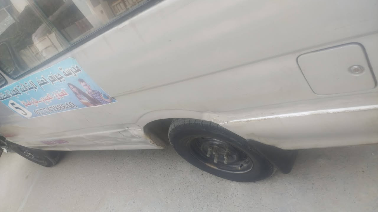 السلام عليكم فتون 10رقم احمر رعيها موجود بس عليها ضربه مكينه وكير جديد بس اكسن بي ونه قليل تخم تاير جديد داينمو جديد مشط وبور جديد مكاني بغداد العبيدي 20وبيها مجال حك جيه ***********
