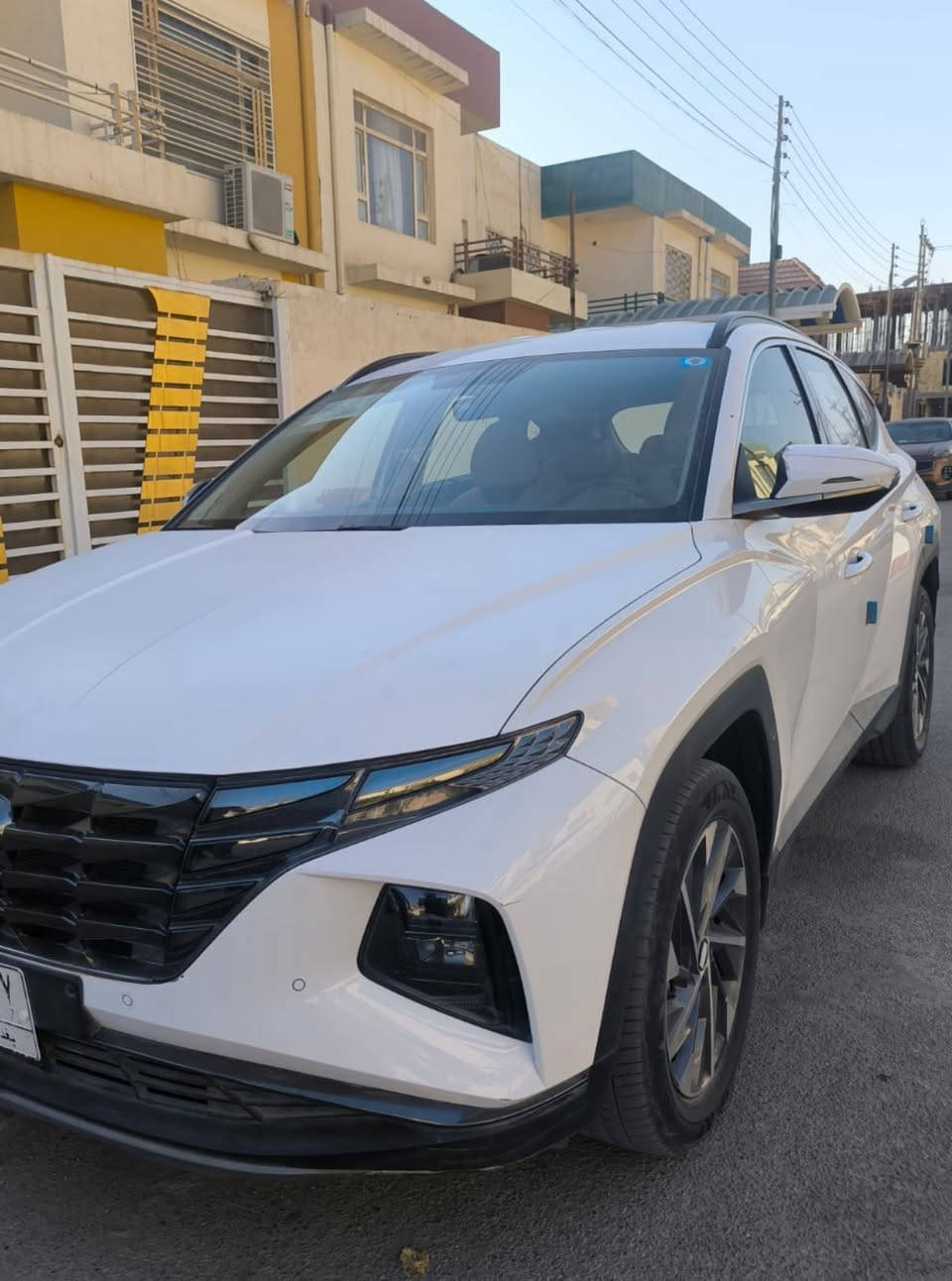 توسان 2024 ابيض رقم بغداد فوول عدا الفتحة 
👈👈 ماشيه 10.000 كيلو متر فقط  👉👉
نظيفة كلش دواخل وكشر خارجي ,, الدواخل والارضية مغلفة جلد تغليف بلاد
بيها طخه بسيطه بالباب الخلفي مرجعة بارد فقط 

المواصفات : 
حجم المحرك 2000 . DOHC يستقبل عادي ومحسن 
‏مفتاح التشغيل بصمة وتشغيل عن بعد 
‏هاند بريك بصمة وحساسات امامية وحساسات خلفية 
‏حركة المقاعد الامامية كهرباء
‏تحكم ستيرن ، مثبت السرعة  Crose ، الاوامر الصوتية 
‏ويل كب كروم حجم 18
‏شاشة ايباد دجتل ، ‏كاميرا دوارة ، اريل نفكييشن
‏لايت زينون + LED‏ ، بك لايت LED ، كشافات زينون
‏الانارة الداخلية LED ، دوسات ابواب داخلية LED 
‏اشاير بالمري و قابله للطي AUTO 
‏نظام مانع تزحلق ، شاحن واير ليس ، نقطة نزول المنحدرات ، بردات ابواب خلفية ، برده خلفية 
‏تبريد امامي و خلفي ، درايف مود DRIVE MODE 
‏اوتو هولد AUTO HOLD  ، مخرج AUS و  USB
‏ 
للاستفسار  ***********
مكان السيارة مركز الناصرية
