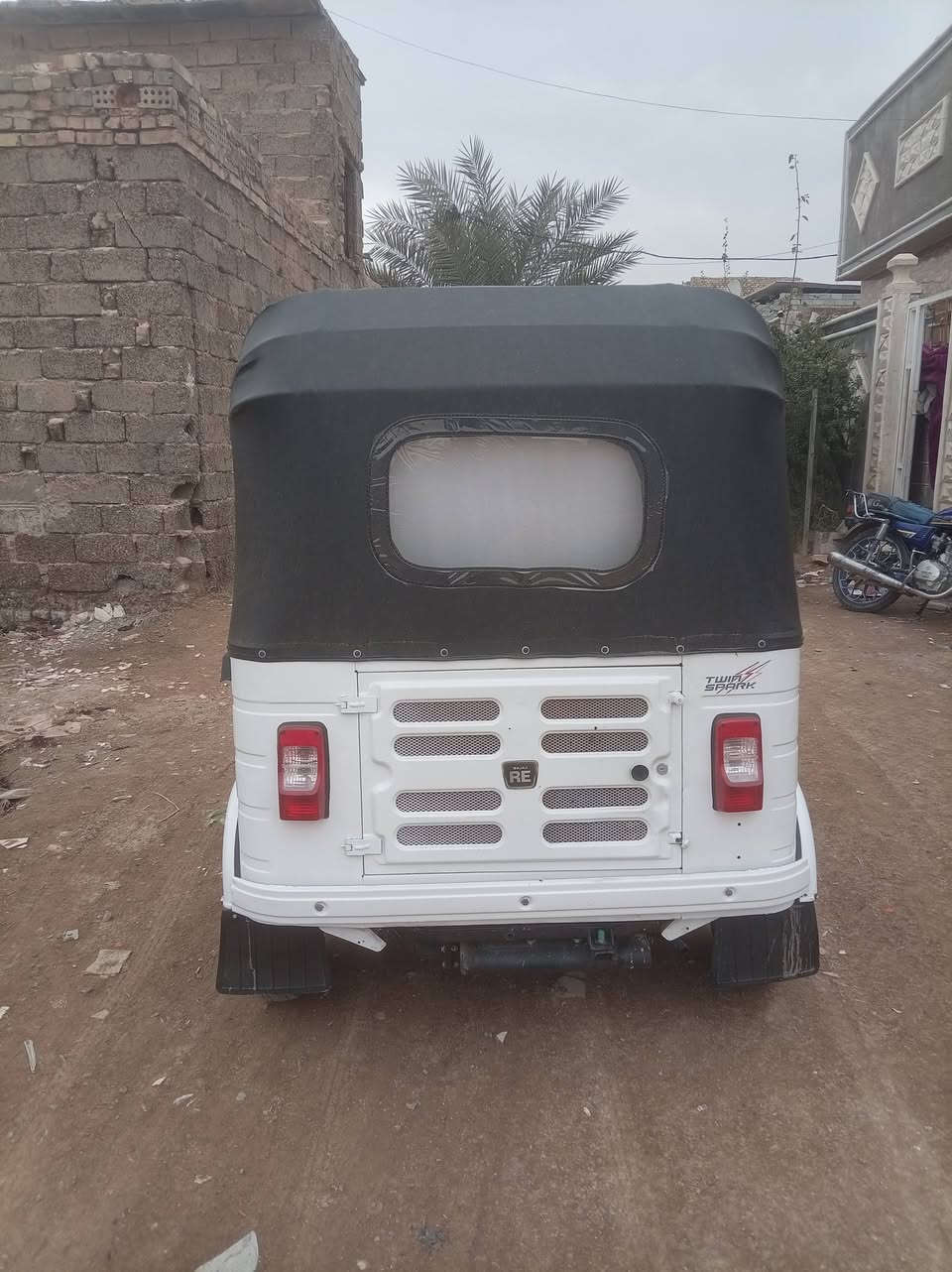 سلام عليكم عندي تيك توك موديل 20 عنوانها بوب الشام سعرها ٦٨٠٠للاستفسار الاتصال على الرقم***********
