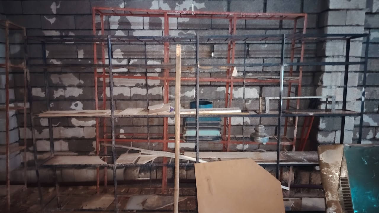 رفوف حديد نظيف عدد ثلاثه للبيع
عنوان الشارع سنجار مقابيل تربيه تلعفر مجمع الهابش 
***********
