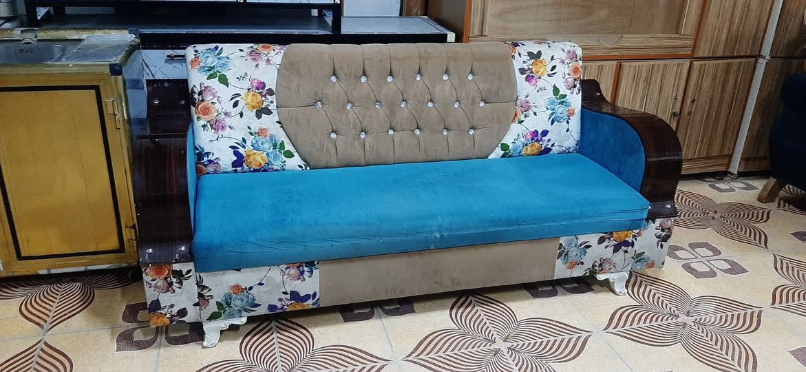 معرض العماد//ديوان تفصال مستخدم نضيف اي عيب مبي بشرط النضافه للأستفسار ***********//*********** كركوك, العراق
