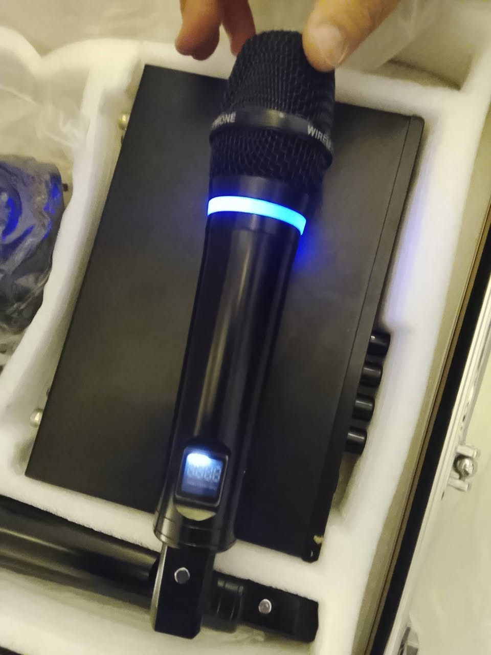 دبل مايك يده شحن ورسيفر كهرباء للبيع جديد غير مستخدم مكاني بغداد للاستفسار ***********
