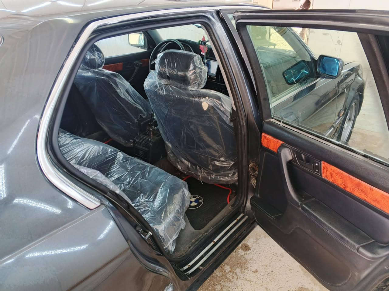 بي ام 735 اصل
موديل 92 رقم بغداد دولي بااسمي گير ومكينة مكفولاتحدادية جديدة تخم تاير جديد 
ويل شمسي دبل ارباك مكفولة من ضربة والخياس 
مصبوغه جماليه جديدكهربائيات ع وضع شركة 
السعر/ 52
عنوان بابل الاسكندرية ***********
