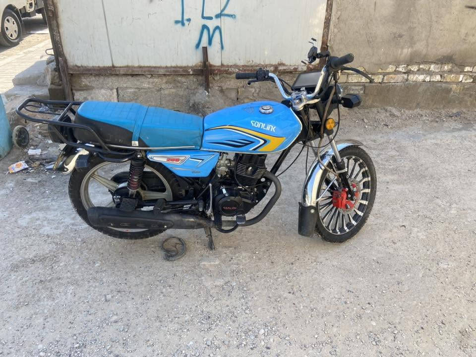 سلام عليكم دراجة سولنك 5نمره  موديل 2025
محرك ضاغطه وزنجيل  حجم المكينة200cc
ما بيها اي نقص
مكاني بغداد مدينة الصدر
سعر850 وبيها مجال انشاءالله 
موبايلي *********** متواجد واتساب
