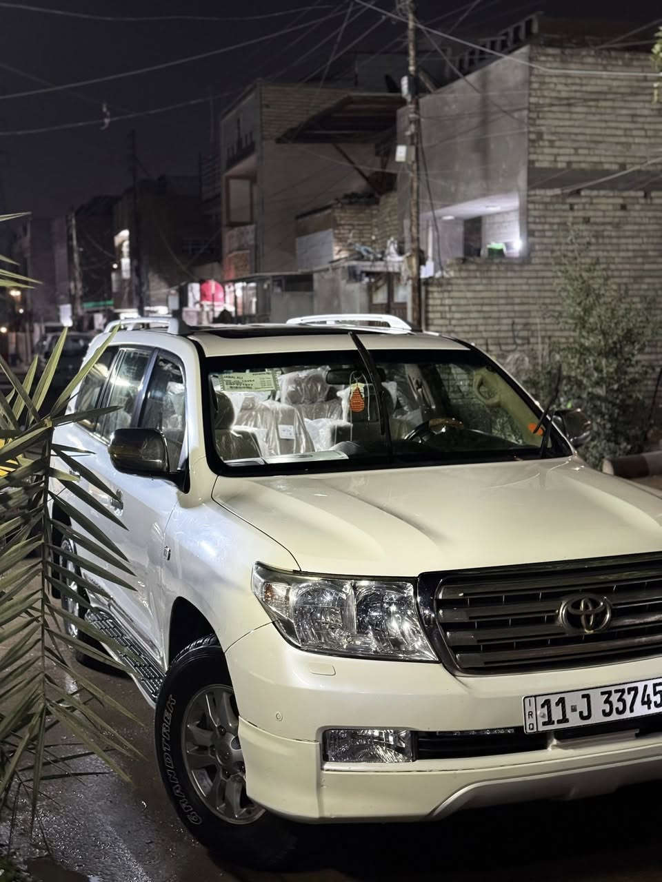 لاندكروز 2010 فول مواصفات فتحه بصمه تشغيل عن بعد جام يصعد وينزل من البصمه داخل حمصي انته شوف غرفة السياره بل تصوير واحكم على النضافه 
مكينه كير حداديه مكفولات كفاله عامه
السياره بدون صبغ والتبديل فقط بوارد ثنين
السعر 285 بيها مجال بسيط 
*********** سيد مصطفى
