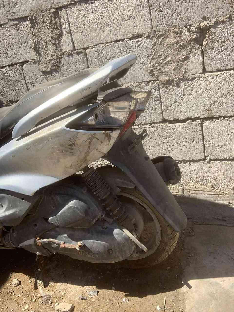 السلام عليكم للبيع علا وضعيتها نقصها كابريتر وسلف سعرها 
٣٠٠ 
***********
