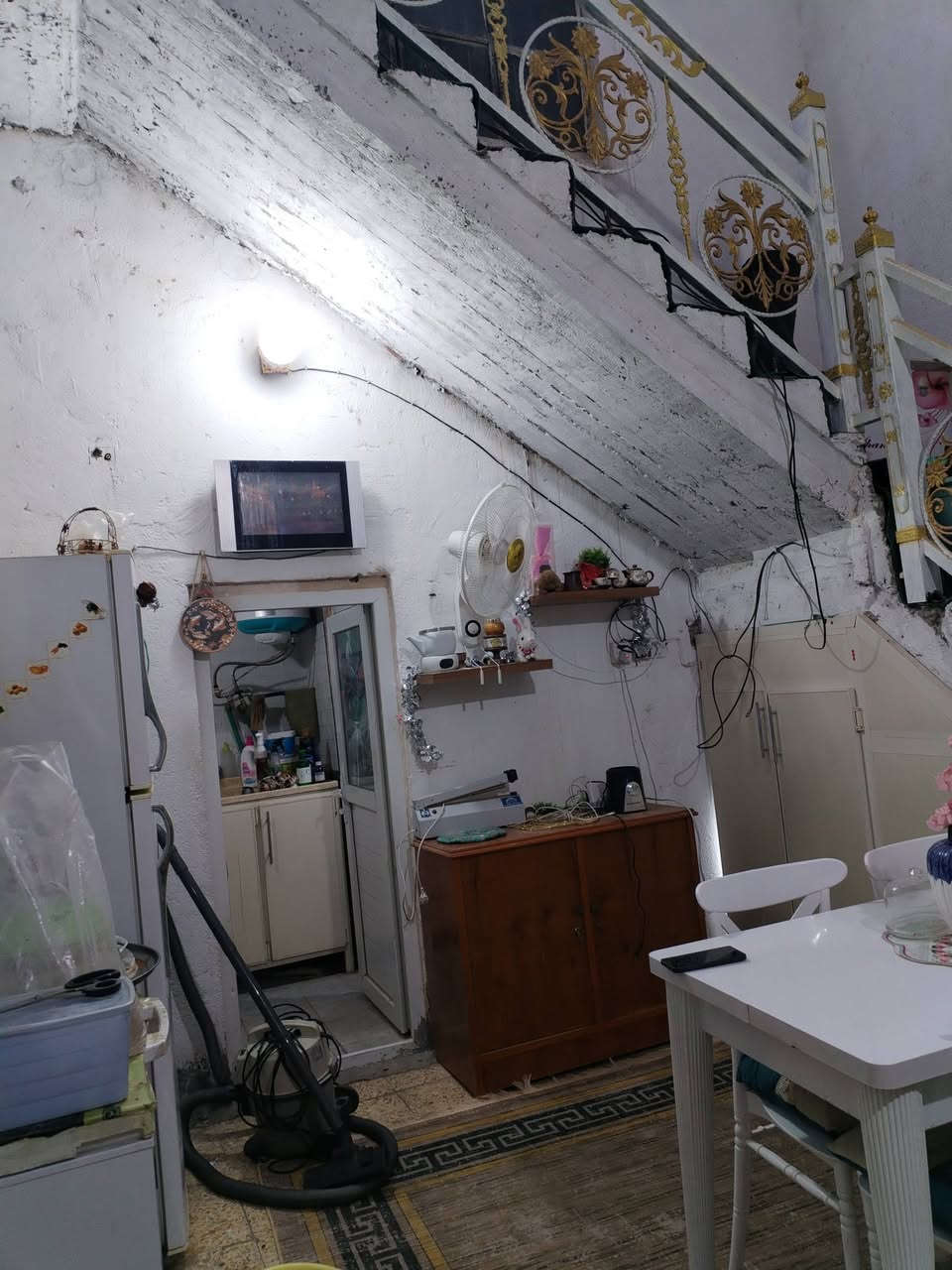 اللهم صل على محمد وآل محمد
دار للبيع زراعي بيه وصل تطويب مساحه ٢١٠ يحتوي على غرفتين وديوانيه وصاله عدد ٢ مطبخ صحيات خارجيه ٣ حمام داخلي مناور عدد ٢ كلدور داخله درج بناء بلوك الشمال عكاده والبتلو حجر متوفر جميع الخدمات عدى التبليط يصلح ان يكون بيتين للاستفسار مراسله خاص او الاتصال على الرقم
***********
موقع البيت الشارع الي يربط بين الثوره المنصوريه اقرب نقطه داله اسواق الزيتونه ومخبز سومر
