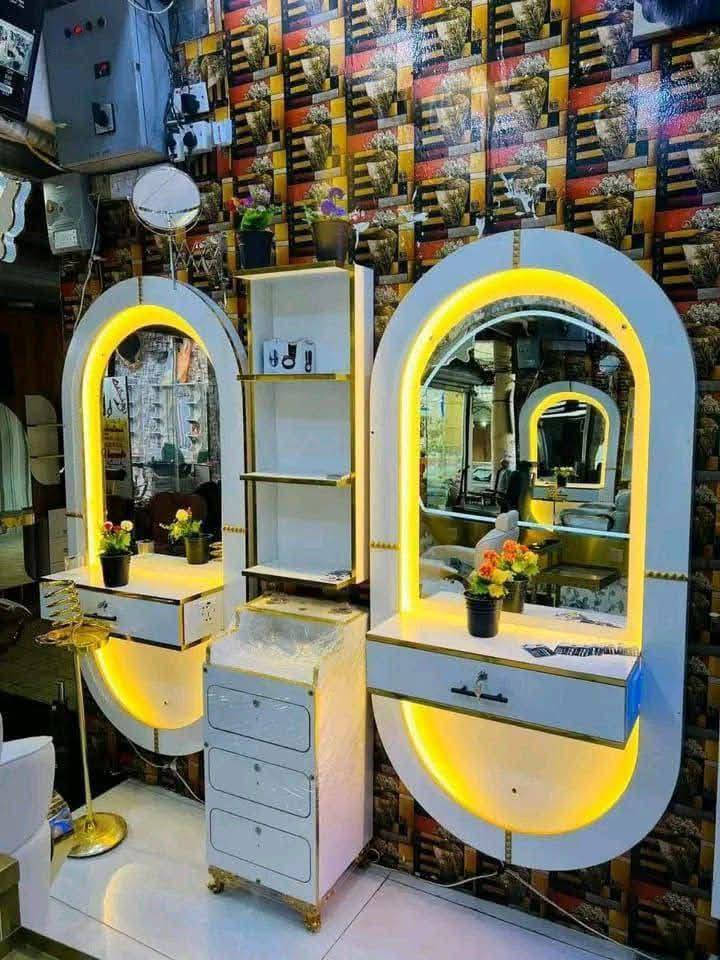 من المعمل إليكم مباشرة.. الجودة والتميز في عالم الحلاقة! 💈✂️
هل تبحث عن الفخامة والمتانة لصالونك؟ نحن نوفر لك أفضل أنواع كراسي الحلاقة المصنعة بأعلى معايير الجودة وبأسعار المعمل المنافسة.
✨ خدماتنا تشمل: 
✅ تجهيز صالونات الحلاقة رجالي و نسائي أنواع كراسي الحلاقة (رجالي - نسائي).
✅ كراسي "كيفيت" (Comfort) المريحة.
✅ شازلونات غسيل شعر وتجميل.
✅ صيانة شاملة لجميع أنواع الكراسي القديمة والحديثة. 
📍 الموقع: كربلاء المقدسة حي العامل. شارع المستوصف. 
🚛 الشحن: يتوفر شحن سريع ومضمون إلى كافة المحافظات .  
للتواصل والاستفسار:
📱 واتساب:  ***********.  عبدالله. ***********.    حيدر ***********. .    أركان ابو علي   ٠
