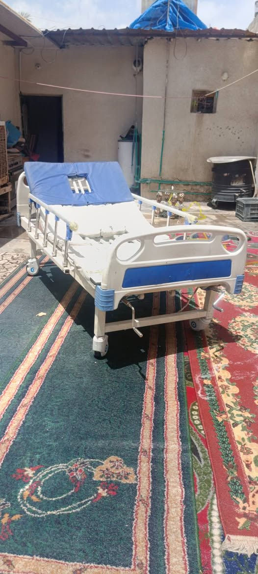 للبيع سرير طبي 5حركات نضيف مع دوشك طبي للبيع  مع دوشك نفخ مال تقرحات هديه هو والجهاز مالته  سعر ب400الف  مكاني بغداد شعب 
رقم ***********
