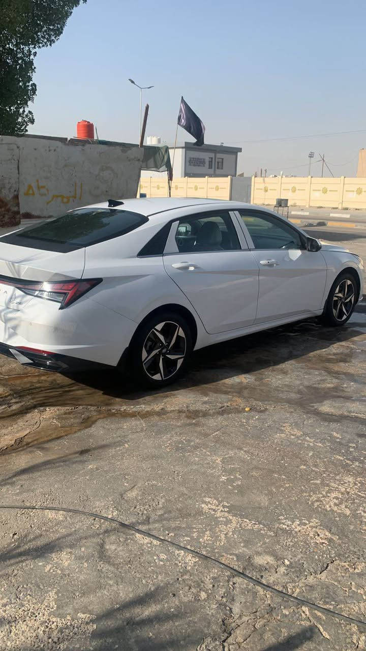 سلام عليكم 
النترا 2021 خليجي استقطاع مباشر باقي 3 اشهر وتصير حره 
السياره فول ومعروفه مواصفاته 
بيه بارد شخط بين الباب الخلفي والجاملغ الخلفي شي بسيط 
كير وتبريد وحداديه جاهزه 
بيه فقط ( صوت راجز ) 
سعرها 140 وبيه مجال 
مكانه البصره حي الرساله 
مكلف بنشرها 
 متواجد ع الواتساب واتصال*********** البصرة, العراق
