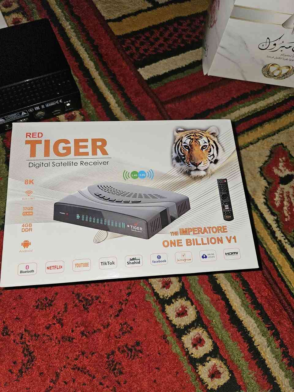 تايكر ون بليون اخو الجديد سيرفر لغايه
شهر ١١ سنه ٢٦ بكامل ملحقاته بيع او مراوس السعر ١٤٠ نهايته 
ايكون ايرون برو بدون كارتونه فقط ريمونت اصلي شاحنه وكيبل بيع او مراوس ١٢٠ الف العنون بغداد يوجد توصيل ***********
