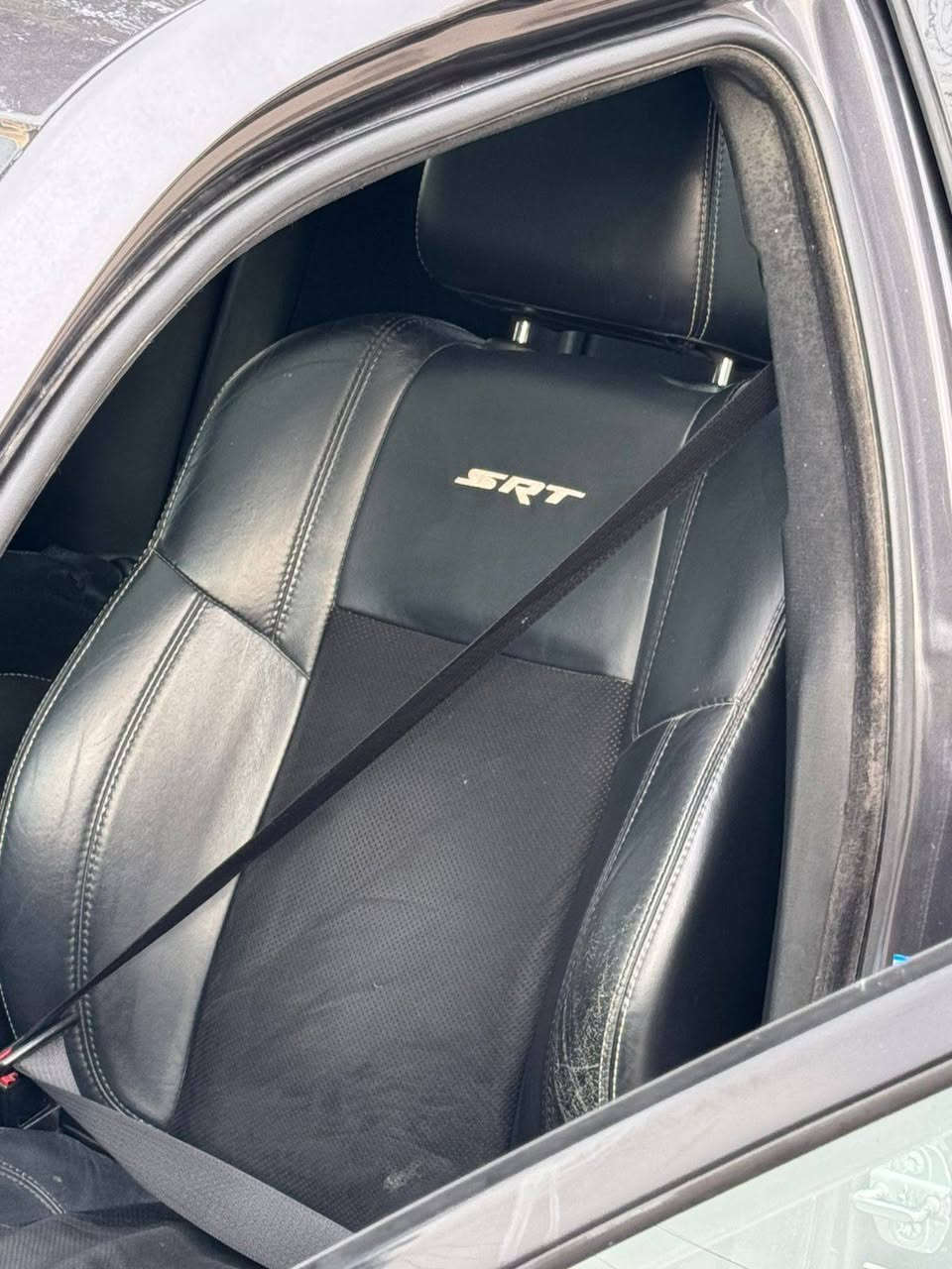 السلام عليكم أدوات
أوباما موديل ٢٠١٩ .  
سياره SRT أصل ... 
فول فول فول موصفات الاخير 
مكينه كير حداديه تايرات كفاله 
سياره حته الحجر صالنصه بيها ..
كولها ابلاديه شرط برغي ممفتوح بيها بجم عريض احلى من صور سياره السعر ٧٥ وبيها مجال قليل 
شراي يتصل .. ***********
