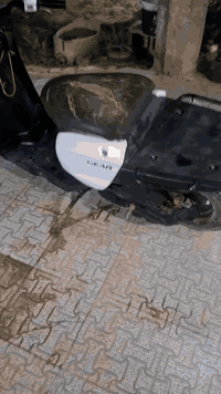 السلام عليكم دراجة بيكم نوزل للبيع فقط السعر 200الف بيه مجال قليل حك الجية بيه صوت بلمحرك موضح بلفيديو مكاني مدخل الرحمه المجمع الصناعي الاستفسار الاتصال على هذا الرقم ***********
