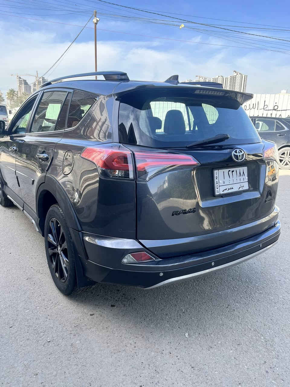 السلام  عليكم  
راف فور   2018  فئة  افنچر  فول  مواصفات  
تدفئة  استيرن 
تدفئة كشنات  امامية
كشن  الامامي  كهرباء  
فتحة  +  بصمة  +  فور  ويل  
حجم  التيار  18  جبلي  
جنطة  كهرباء 
رادار  +نقطة  عمياء 
انظمة  القيادة  سبورت +  عادي +  ايكو  
سيارة  ماشية  80 الف مايل  
مكفول من  اي  ضربة  او تعمير  لغد وشاصي  وكير  ومحرك  مكفولات  
رقم  ديالى  
مبدل  بنيد  فقط 
تصليح  قبق  جنطة  وجامغ  خلفي  
رقم  الشاصي 2T3RFREV2JW699658
كل  الصور  موجودات  وحتى  سونار  موجود 
موقع  السيارة  بغداد  المنصور 
 تحويل  مباشر  شوكت  مايعجبك   
سعرها  185  وبية مجال  سيارة ما ناقصها  اي  شي  
***********
