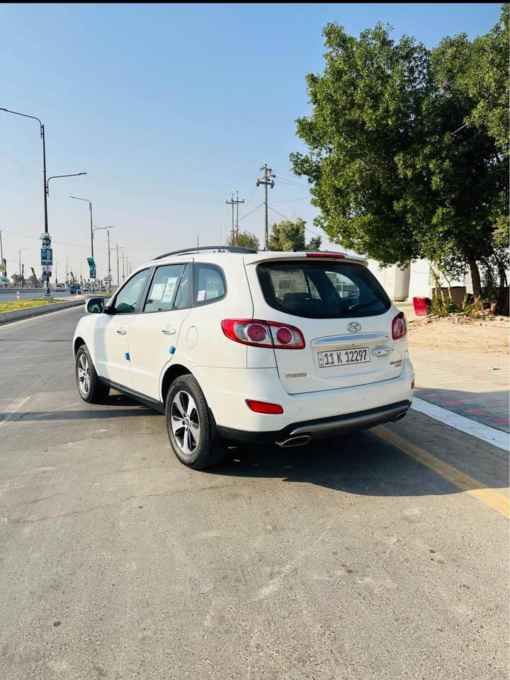 السلام عليكم
سنتافيا 2012 للبيع  
باسمي رقم بغداد دولي هزه جديده بسمي 
مكفوله من الضربه او الصبغ وتبديل 
بيه بارد بلجاملغ الامامي 
المواصفات:

‏ 4 2400حجم المحرك  
‏ 4x4 
فتحة سلايد 
دشبول صاج
 سبعة راكب 
3 قطع تبريد 
ثلاجه بلجكمجه
بصمه 
ماشيه 134   والسعره 160وبيه مجال الاستفسار ‭
‭0783 007 0705‬
