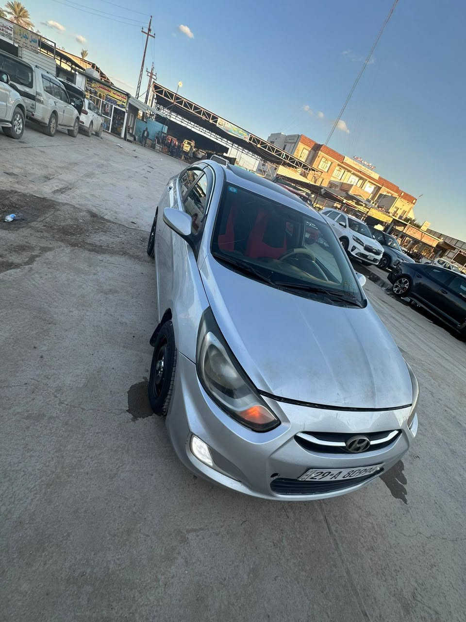 السلام عليكم 
اكسنت خليجي فول موصفات لون رصاصي موديل 2015  رقم واسط لوحات انكليزي تحويل مباشر  
__________ 
مكينه ١٦٠٠ قطرتين دوش المرغوب تبريد ثلج 
مكفوله من الضربه والحادث فقط رش ٣ قطع اثر دحجات  تخم تاير جديد حداديه جديده 
------------السعر ٨٥ 
العنوان الديوانيه مركز ***********
