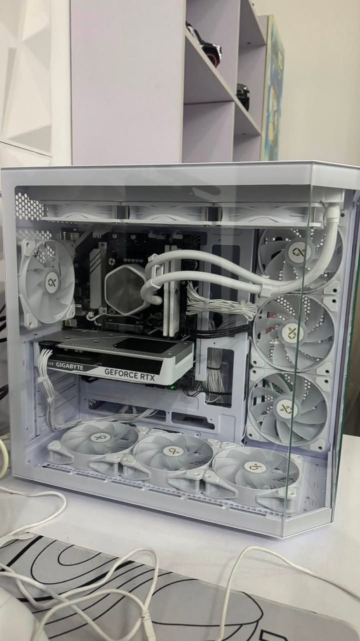 🔥 تجميعة Gaming PC احترافية للبيع 🔥

تجميعة قوية ومميزة بتصميم أبيض أنيق، مناسبة للألعاب، البث، التصميم، والمونتاج، وبمواصفات حديثة تعطي أداء عالي وثبات ممتاز.

المواصفات:
Intel Core i5-14400F
ASUS PRIME B760M-K D5
Gigabyte RTX 5060 Ti EAGLE OC ICE 16GB
RAM DDR5 32GB 6000MHz
Lexar NM620 1TB NVMe
Power Supply 750W Platinum Full Modular
Cooler Master MasterLiquid 360L ARGB
Xigmatek Cubi II Arctic White Case
Windows 11 Original License

الإضافات:
ASUS TUF Gaming 27” QHD 2K
210Hz / 0.3ms Fast IPS
GETX 1000VA Online UPS

السعر 3,000,000 دينار عراقي وبيها مجال مستخدم ١٠ ساعات فقط


**إذا كنت صاحب هذا الإعلان وتريد حذفه لأي سبب، رجاءا أرسل رسالة إلى الدعم الفني**
