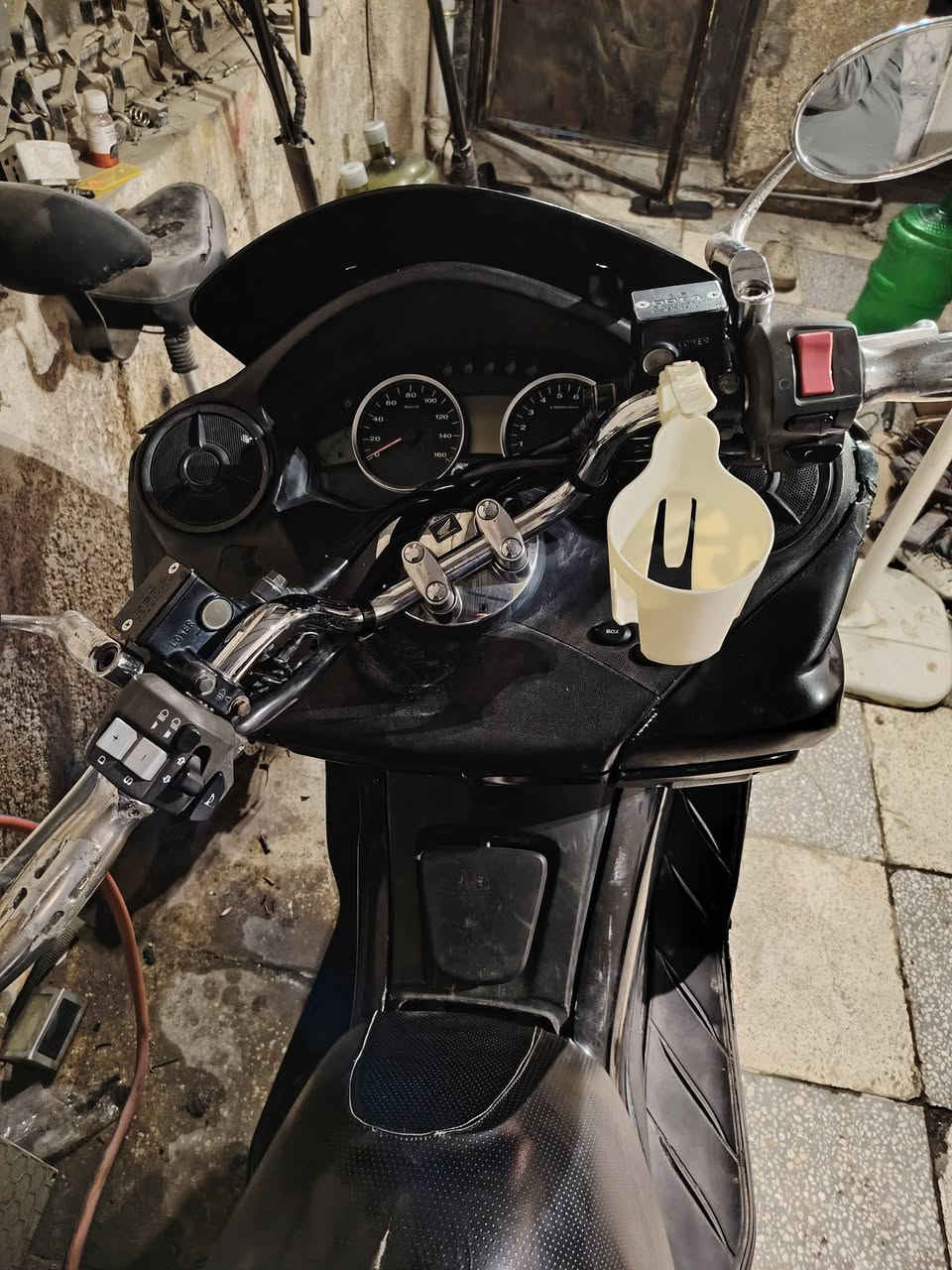 السلام عليكم دراجه فورزا صفر ١٠ أوراق كامله اصليه ومدفوع الكمرك مع الوصل الدراجة بيها صوت بالمحرك ابيع كوم حديد او مراوس عنواني بغداد ***********
