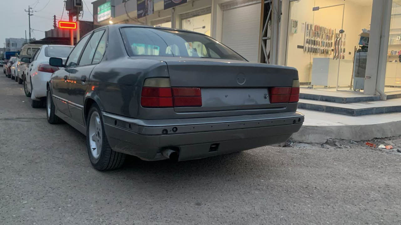 سلام عليكم بيئم موديل 1990 520 حجم سيارة صبغ عام دوشمه دواخل عام سقف سلايت جديد كهربائي جام كهرباء سيارة تعمير جديد تايرات جديد باتري جديد تخم لايت بلادي جديد لايتات زينون كهربائيات كلهن مرتبهن  ع إيدي 
سيارة ما شاء الله نظيفه شويه يحتاج اله ترتيب قليل من ترايش وثنين بطانين داخليه مال باب  رقم سيارة كركوك الماني سعره 50 وبي مجال 
مكان سيارة كركوك 
رقم تلفون *********** 
بي واتساب كركوك, العراق
