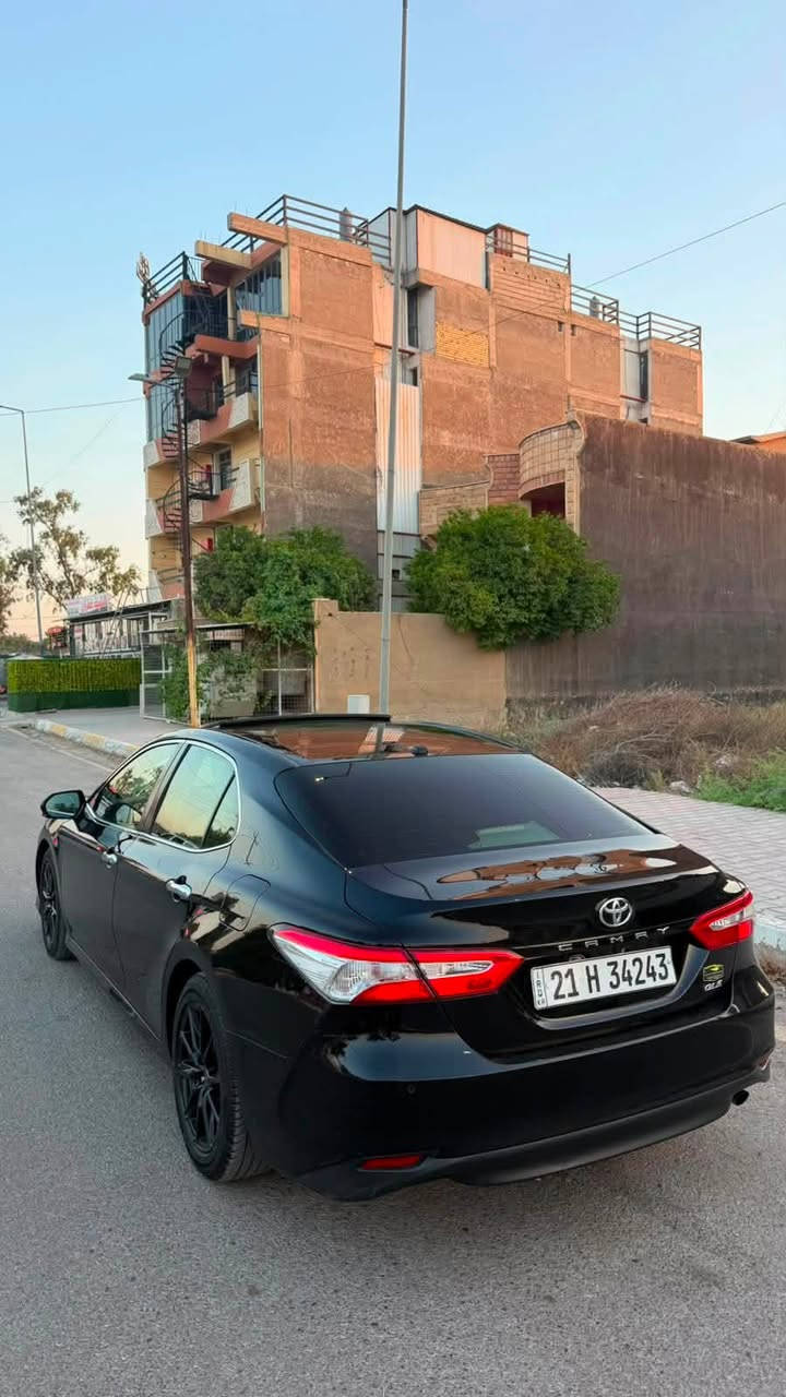 Toyota Camry GLE 2018
السلام عليكم 
للبيع 
                                                               Toyota camry
موديل 2018 
وكالة عبد اللطيف جميل 
خليجي 
استخدام شخصي
GLE فول مواصفات
مكفوله كفالة عامة من الخدش والتكحيل والصبغ و النكشه 
بردة خلفية كهرباء 
حساسات أمامية و خلفية 
كرسي كهرباء 
دخول بصمة ذكي 
ويل كب 18 
فتحة سقف 
مراية كهرباء  
قطعتين تبريد 
رقم سليمانية 
السيارة ماشية 80 الف كيلو 
السعر 195 ورقة وبيها مجال عنوان السيارة ديالى بعقوبة شارع البحيرة 
*********** اتصال 
*********** واتس
