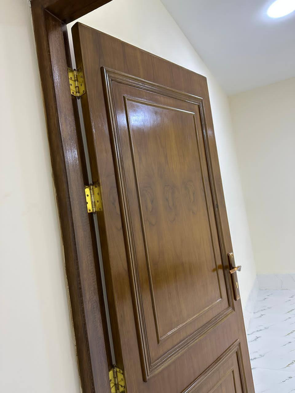 🔹مشتمل حديث طابقين بالخدمات بالخاجية🔹
🔹رقم الاعلان (138)
::::::::::::::::::::::::::::::::::
🔹المنطقة:-400
🔹نوع العقار:-مشتمل 
🔹المساحة:-100م
🔹الوجه:-5م
🔹النزال:-20م
🔹عرض الشارع:- 10م
🔹سنة البناء:-2025
🔹عدد الطوابق:-طابقين
🔹تفاصيل البناء::-
🔹الطابق الاول يتكون من::استقبال ومطبخ وهول وغرف نوم عدد(1)وصحيات 
🔹الطابق الثاني يتكون من:: هول و غرف نوم عدد (1)وصحيات
🔹أقرب نقطة::-شارع40
 
👈و لمزيد من التفاصيل يرجى التعليق (((ب تم)))

او الاتصال على الرقم التالي ***********

👈او زياره مقرنا الكائن في
الخاجية شارع 40 
مجاور الابتسامة الذهبية
