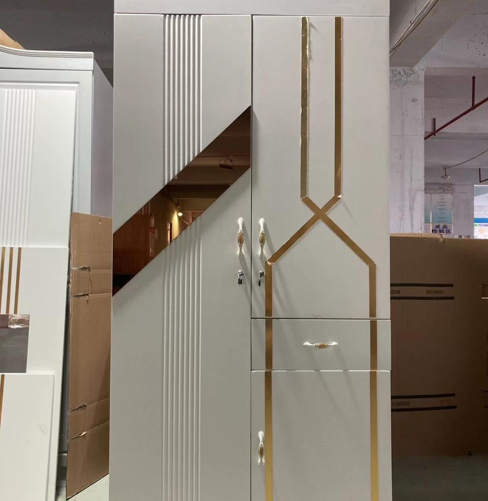 أنواع الكتاتيب 2 باب و 3 باب وكذلك يتوفر 4 باب بألوان واشكال مختلفة 
كنتور الخشب MDF الضهر بلوك 13 ملم  يعني قوة + متانة
متوفر جميع الالوان والموديلات وباسعار مناسبة مع الشد والنقل تخفيض
للاستفسار مراسلة او اتصال 📞 
***********
#معرض_الفارس_للاثاث #اثاث #كنتور #خزانة_ملابس #غرفة_نوم_شبابية
