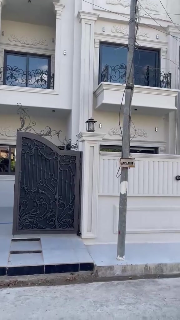 بسم الله والحمد لله

         دار للبيع طابو ملك صرف

       حي المعلمين مقابل المستوصف

      ١٥٠ متر واجهة ٧ ونصف

      السعر ٢٥٥ مليون مع مجال

    عامر للعقار   ***********
                    ***********
