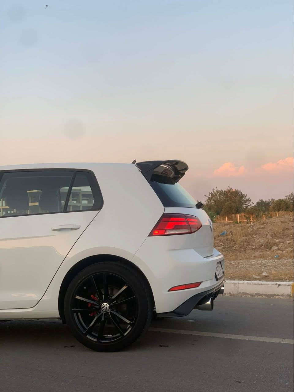 Volkswagen Golf tsi
‎2020 ڤولكسواگن گولف 
 Sمواسافةت
‎كوشن هـيتةر
‎كوشن كارةباي
‎هةيكةلي كامل كراتيتة 
 GTI
‎  بونيت و چاملغي لاي سايةق سبوغة
‎ بستةك دوسةكةي سبوغة 
‎ چاملغي سكن بستةك تعديلة
‎ ارباگي سوكان تةقيوة بيلاد دانراوةتةوة
 *********** أربيل, العراق
