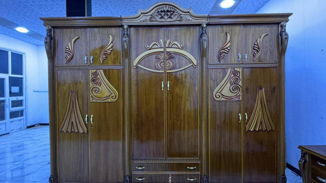 يوجد غرفه نوم صاج عراقي شرط حطاطه فصال هيت خشب درجه اولى نضافه ١٠٠٪السعر مليون و٤٠٠ للاستفسار ***********
