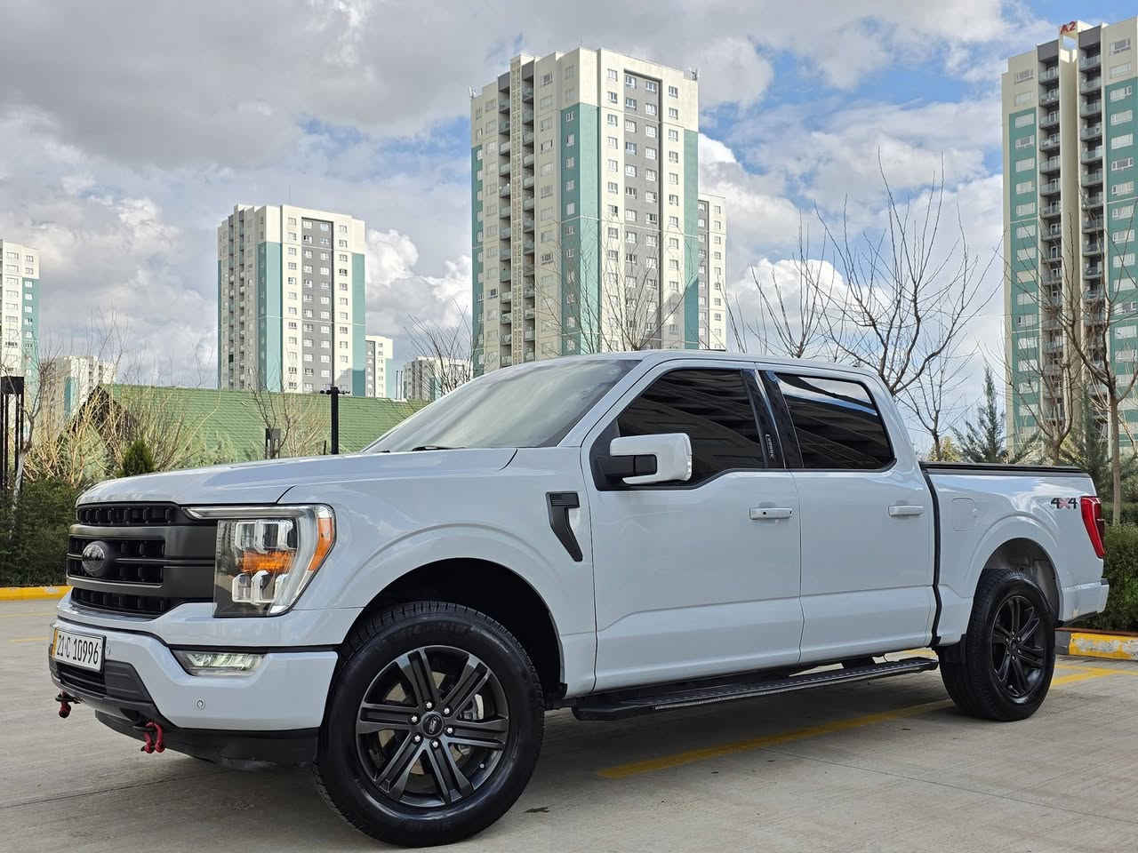 Kurdi+Arabi
✨ السلام عليكم ورحمة الله وبركاته ✨
🚘 Ford F-150 XLT موديل 2022
📍 الممشى: 85,000 ميل
📍 اللون: سمتي
🔹 المواصفات:
✔️ بانوراما
✔️ شاشة كبيرة
✔️ تشغيل عن بُعد
✔️ كاميرا 360 درجة
✔️ حساسات أمامية وخلفية + رادار
✔️ نظام الحفاظ على المسار
✔️ محدد سرعة
✔️ سماعات Bose 🎶
✔️ مقاعد مدفأة
✔️ حساسات پارك
🔹 إضافات:
✔️ تاير + رنقات جديدة
✔️ الرنقات أصلية مواصفات لاريات
🔧 السيارة مفحوصة بالكامل، نظيفة جداً وجاهزة بدون أي مشاكل
🎨 الملاحظات:
▪️ صبغ خفيف جهة السائق بدون معجون
▪️ بقعة صغيرة باردة بدون معجون (شرط)
📸 صور السونار مرفقة
⚠️ السيارة ليست دبل (2WD)
⚠️ وارد كندي – رقم الشاصي غير متوفر
💰 السعر: 34,000 دولار (قابل للتفاوض)
📞 الرجاء الاتصال فقط – لا يتم الرد على التعليقات أو الرسائل
🙏 أهلاً وسهلاً بالجميع
عنوان: سليمانية 📍
(Viber+Whatsup+***********)
(***********)
---KURDI---
✨ سڵاو و ڕێز بۆ هەمووان ✨

🚘 Ford F-150 XLT مۆدێل 2022

📍 ڕۆیشتن: 85,000 مایل
📍 کابینە کورت و دەرگای گەورە
📍 ڕەنگ: سمیتی

🔹 تایبەتمەندییەکان:
✔️ پانۆراما
✔️ شاشەی گەورە
✔️ گێڕی تەیارە (Remote Start)
✔️ کامێرای 360 پلە
✔️ حاسەری پێش و دوا + ڕادار
✔️ سیستەمی خەتی جادە
✔️ تەحدیدی خێرایی
✔️ سەماعەکانی Bose 🎶
✔️ کوشن هیتەر
✔️ پارک سێنسەر

🔹 زیادەکان:
✔️ جووتێک تایە و ویل/ڕینگ نوێ لە ژێردا
✔️ ڕینگەکان ئەسڵی مواسەفات لاریات

🔧 ئۆتۆمبێلەکە تەواو سێرڤس کراوە، زۆر پاک و ڕێکە، هیچ کێشەی نیە 👌

🎨 تێبینی:
▪️ چەمەلەخی لای سایەق بۆیاخە بێ ناو گرتن
▪️ پەڵەیەکی بچووک (سارد) بێ مەعجون (بەشەرت)
📸 وێنەی سۆنەر دانراوە

⚠️ دبل ئەکسل نیە (2WD)
⚠️ هاتووی کەنەدایە – ژمارەی شانسی نیە

💰 نرخ: 34,000 دۆلار (مەجال هەیە)

📞 تکایە تەنها پەیوەندی بە تەلەفۆن بکەن
🚫 وەڵامی کۆمێنت و نامە نادرێتەوە

🙏 سوپاس 
[***********]
[***********]+whatsup+viber

